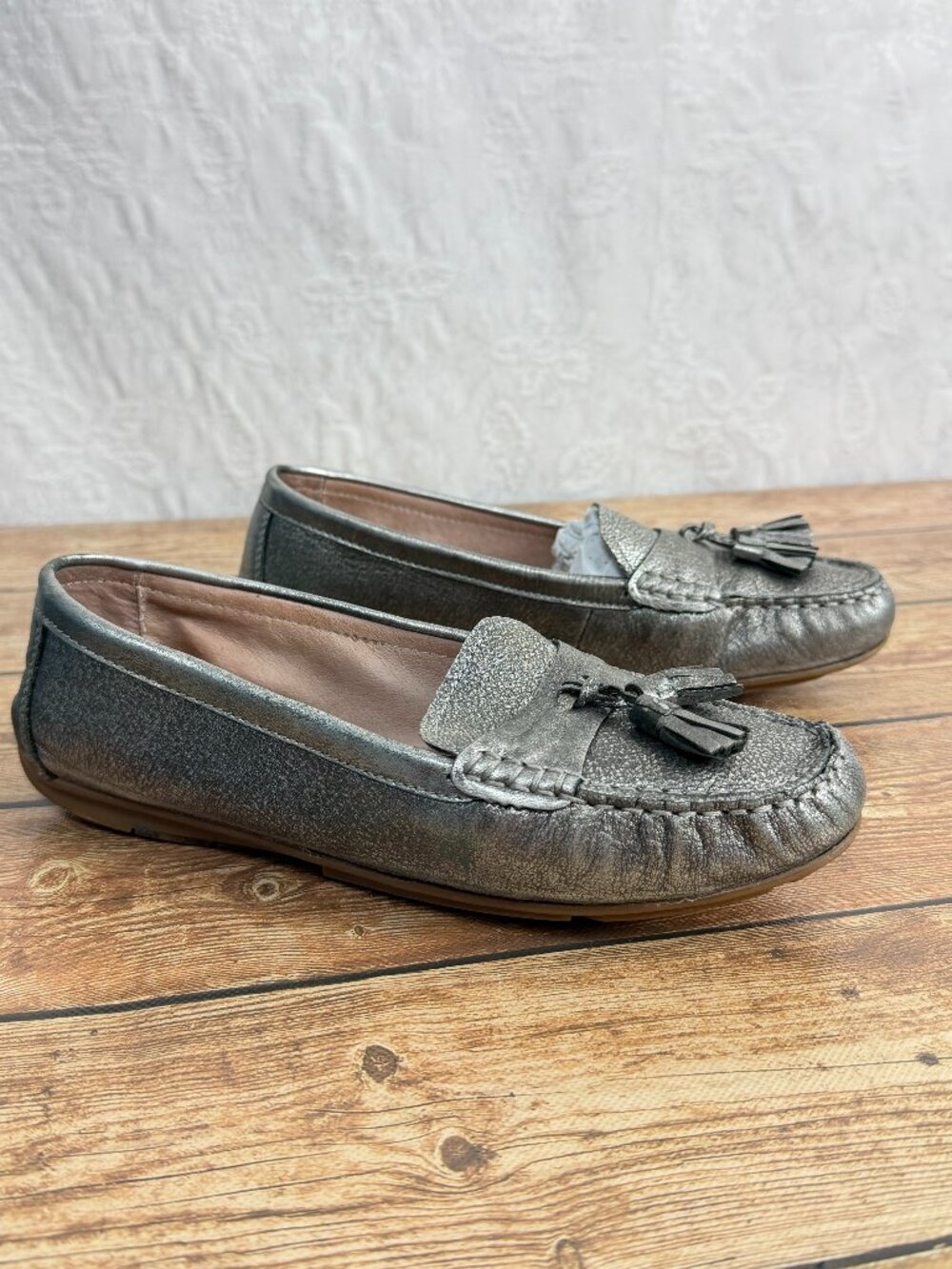 Josef Seibel Women's Loafers Size 37 / US 6-6.5 Metallic Gray Leather Tassel